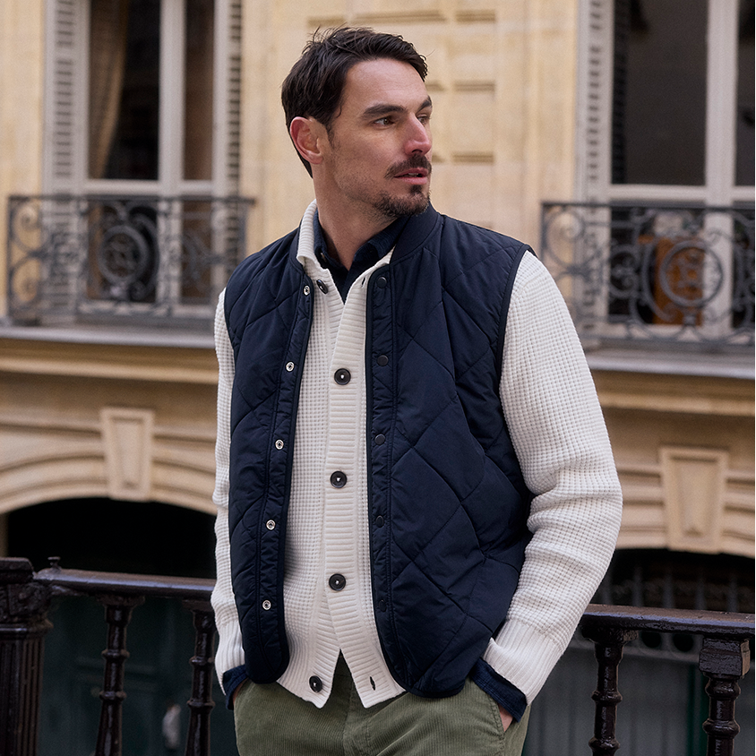 Leisure Look Man with white cardigan ans dark blue vest