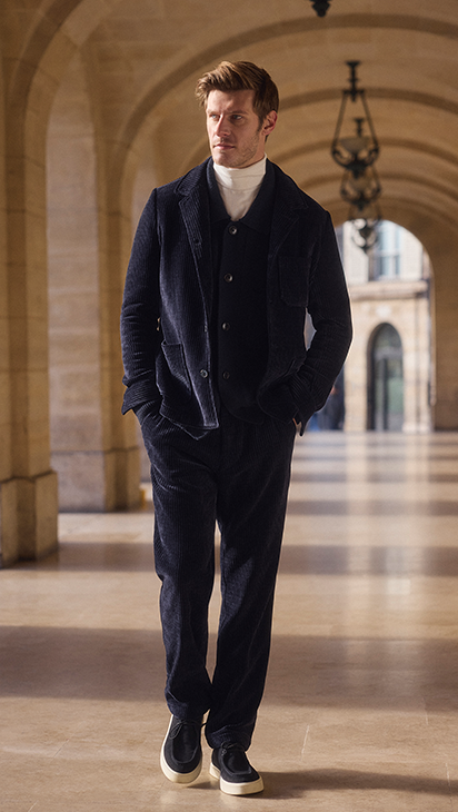 Suit Impressive suit made of darkblue cordery