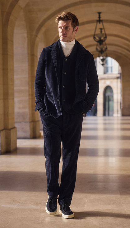 Suit Impressive suit made of darkblue cordery