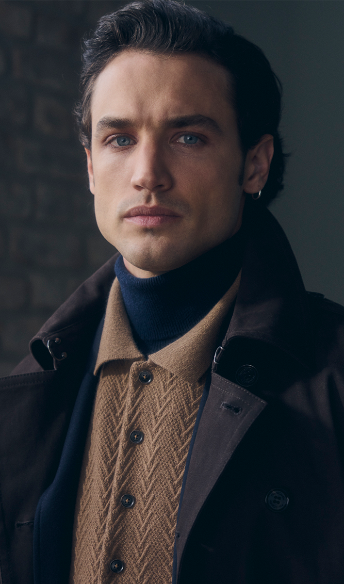 Knitwear Man in a cardigan with a modern herringbone pattern