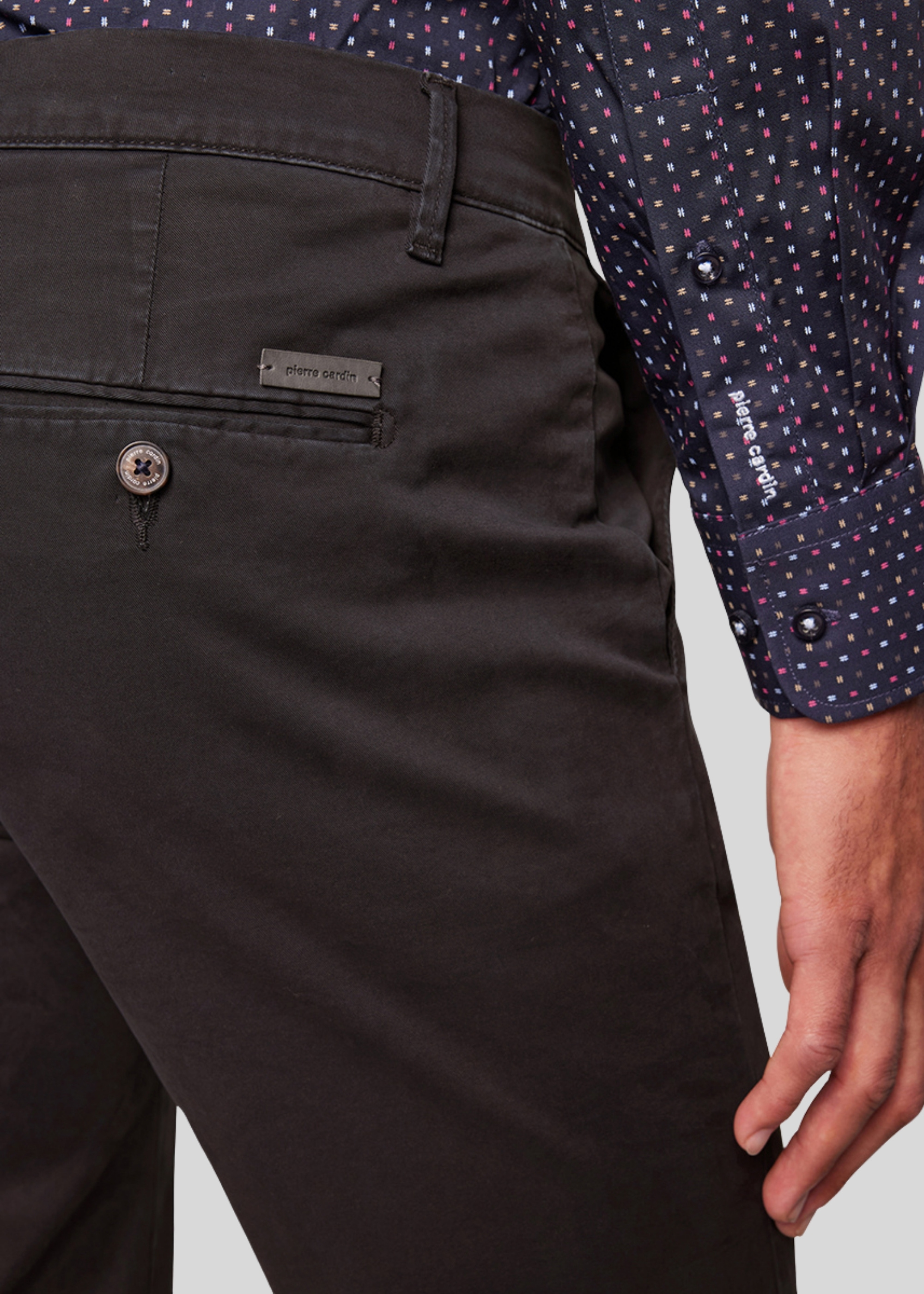 Chino Tapered Fit, Schwarz Rückansicht