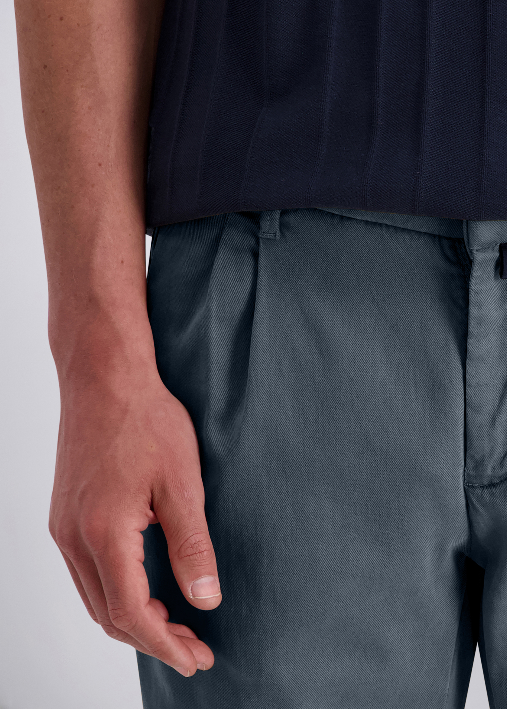 Chino im Tapered Fit, Salute Detailansicht 2