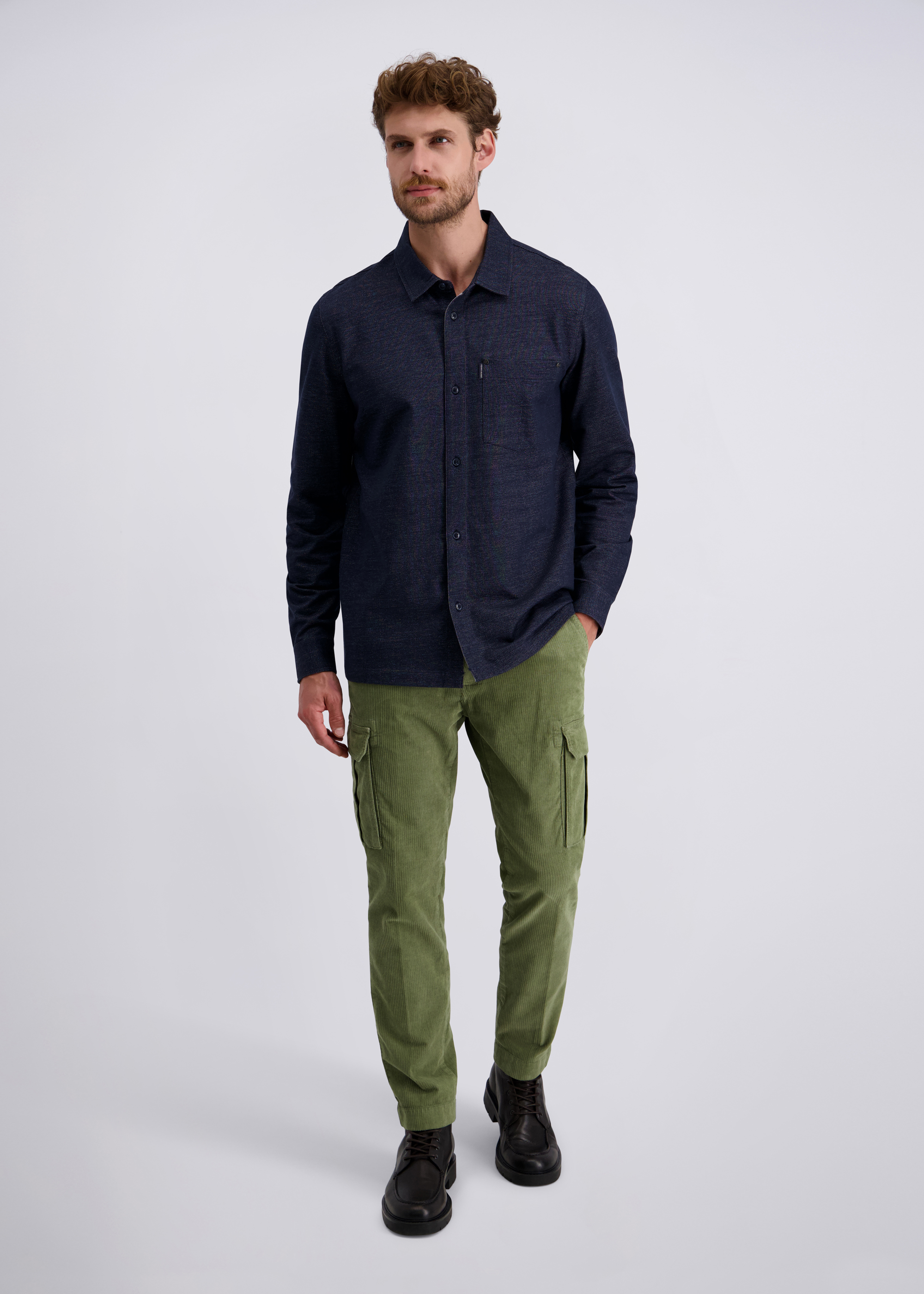 Cean Cord-Cargohose mit modernen Details, Dusty Olive Rückansicht