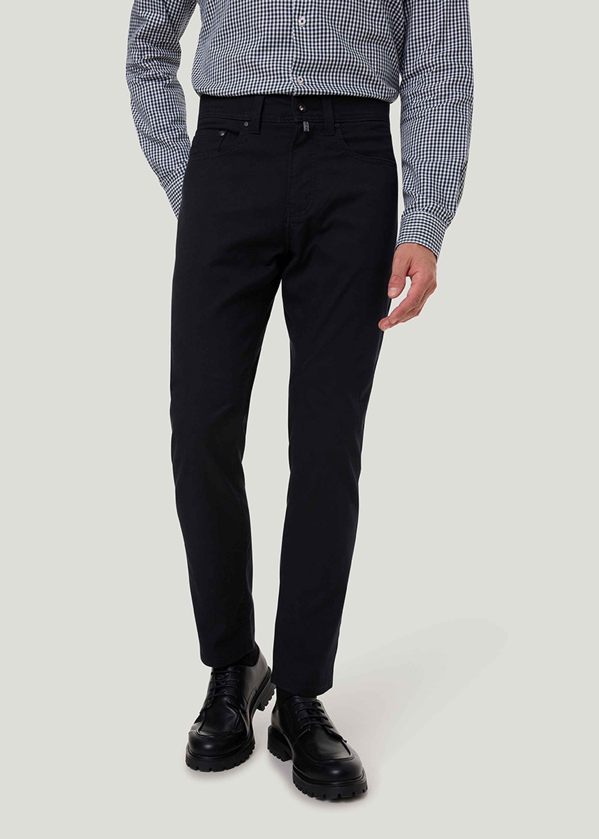 Smart-Casual-Hose, Schwarz Frontansicht