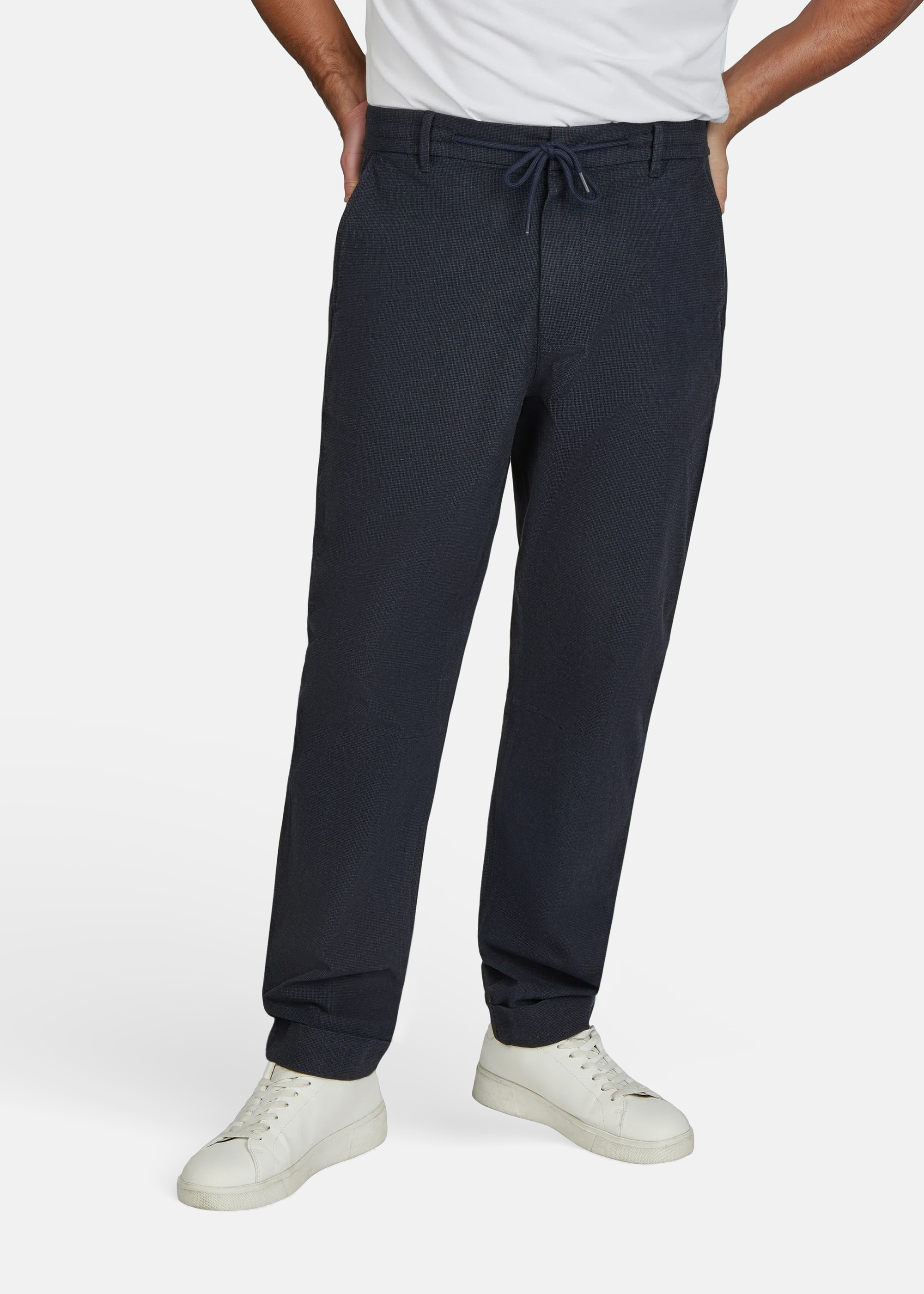 Raffinierte Straight Fit Chinos, Salute Frontansicht