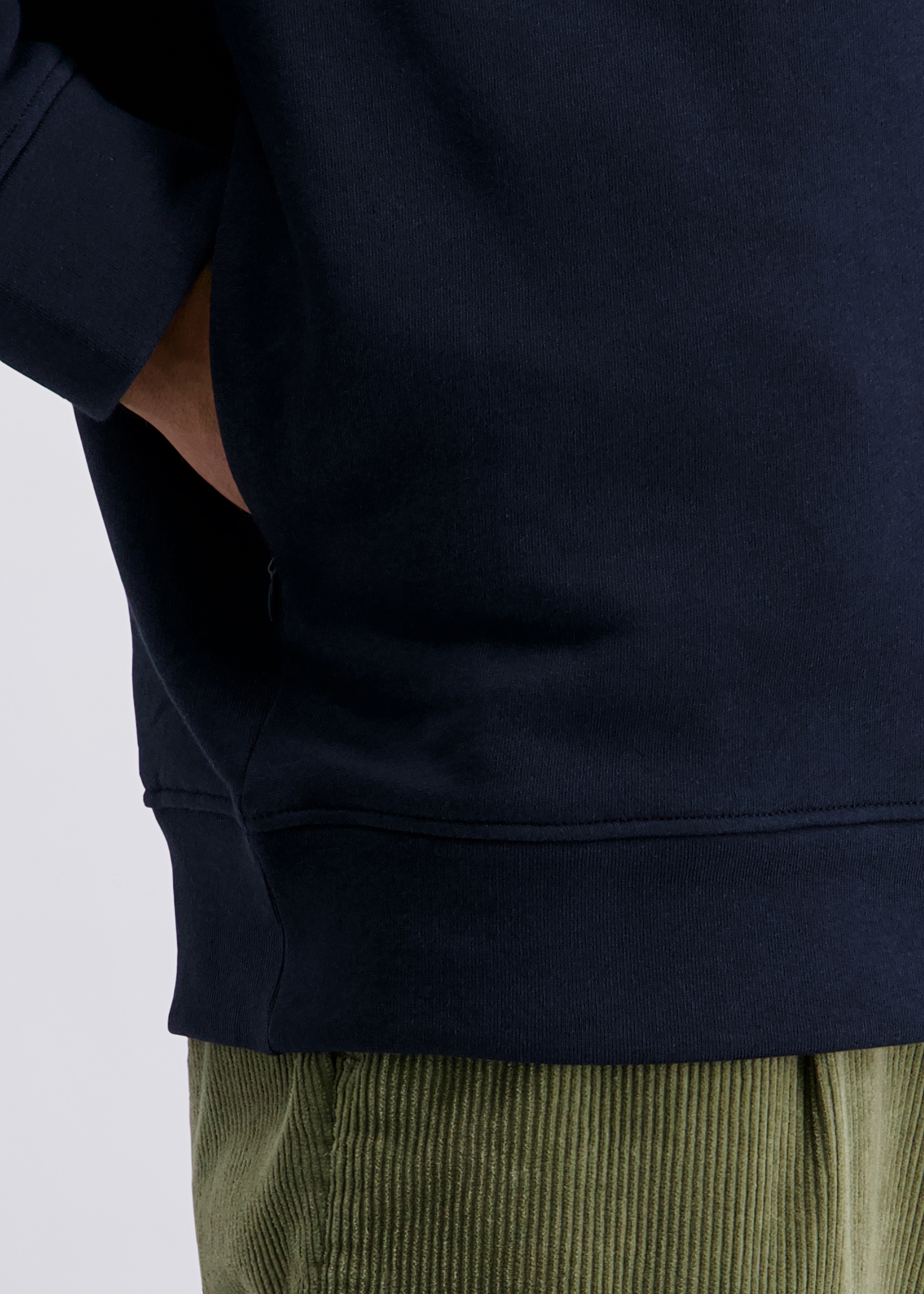 Klassischer Komfort-Kapuzenpullover mit Kordelzug, Salute Detailansicht 2