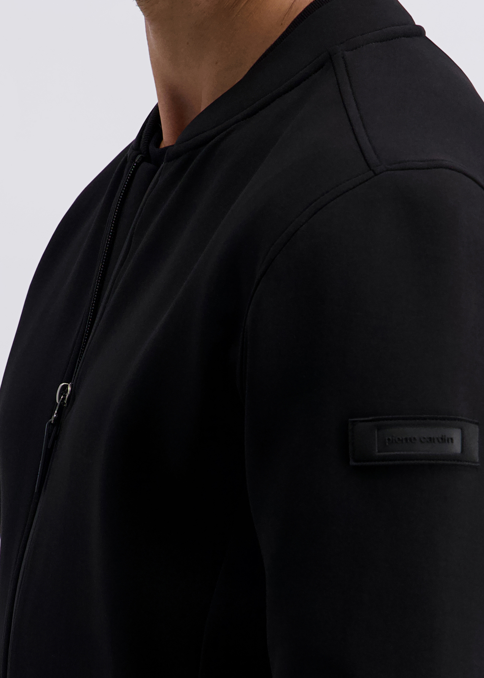 Must-have Sweatjacke im Regular Fit, Schwarz Detailansicht 2
