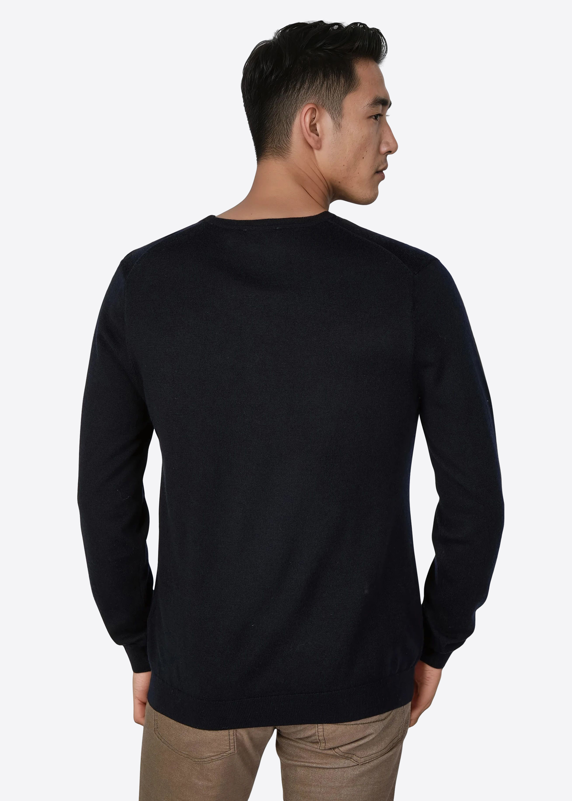 Feinstrickpulllover mit klassischem Rundhals, Marine Detailansicht 2