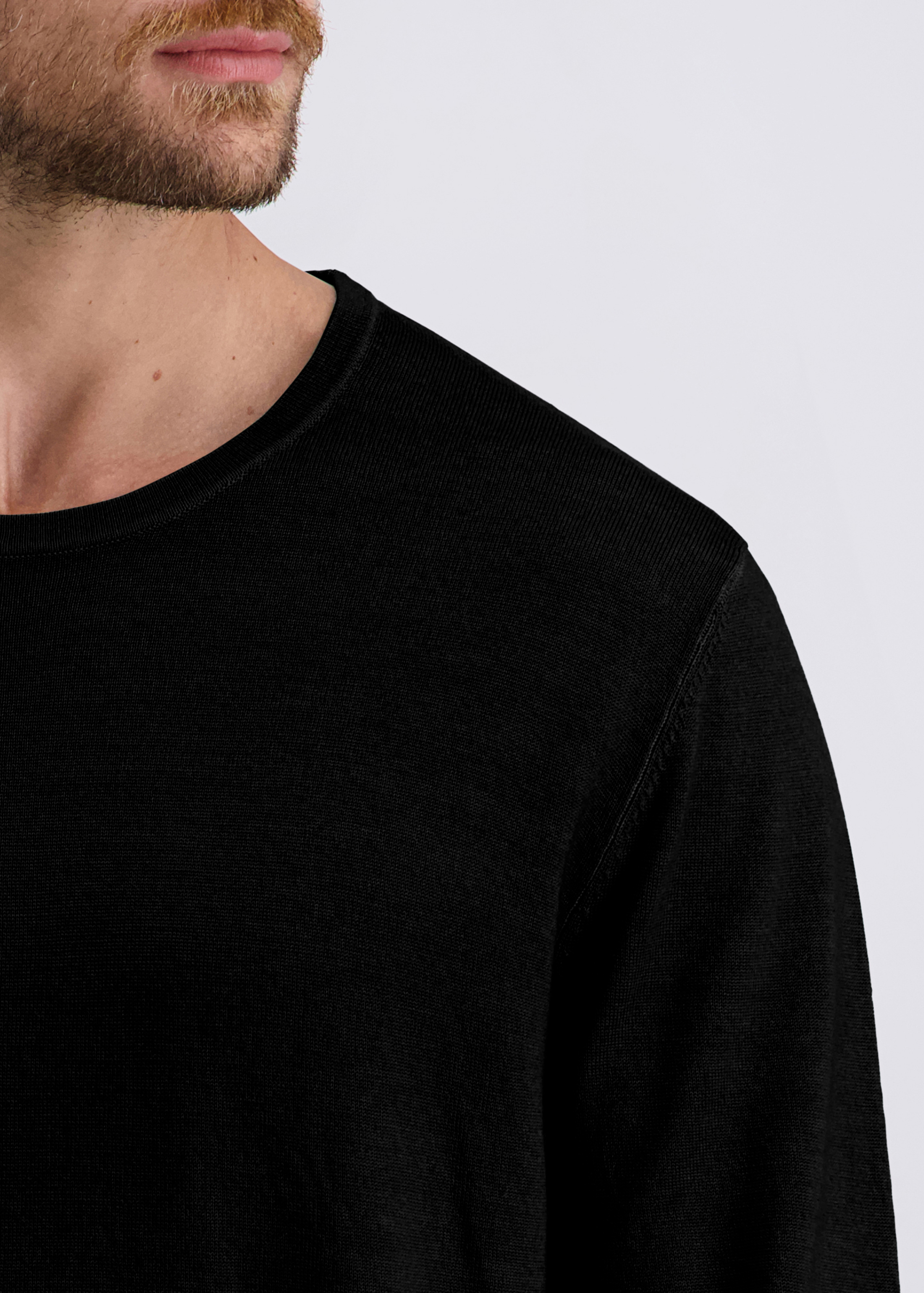 Feinstrickpulllover mit klassischem Rundhals, Schwarz Detailansicht 2