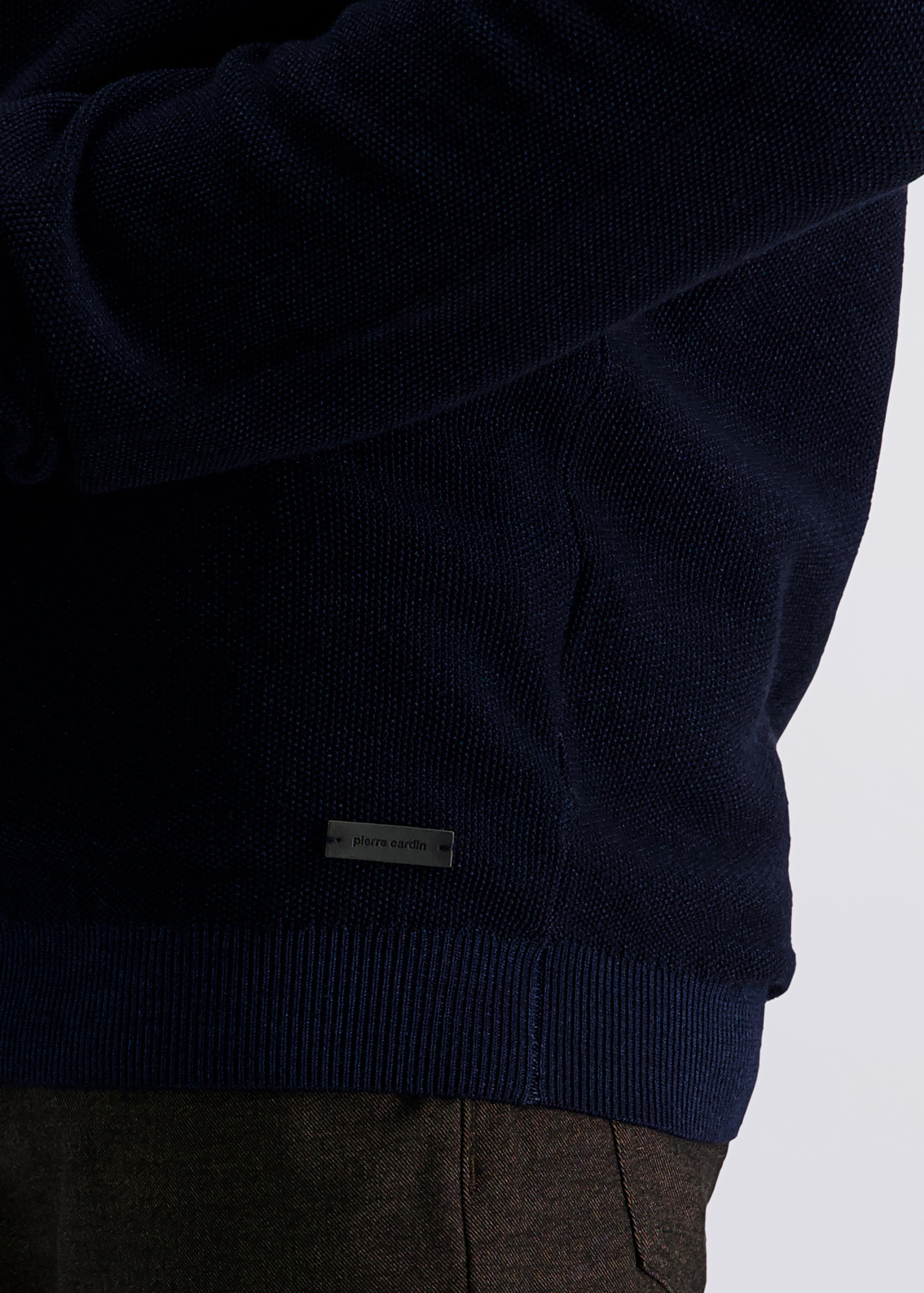 Strickpullover mit klassischem Polokragen, Salute Detailansicht 2