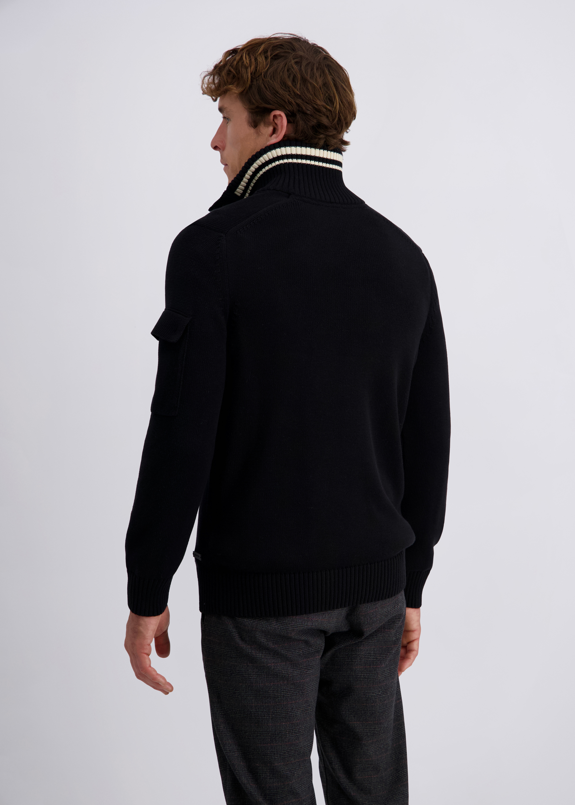 Klassischer Pullover mit hohem Stehkragen, Schwarz Detailansicht 1