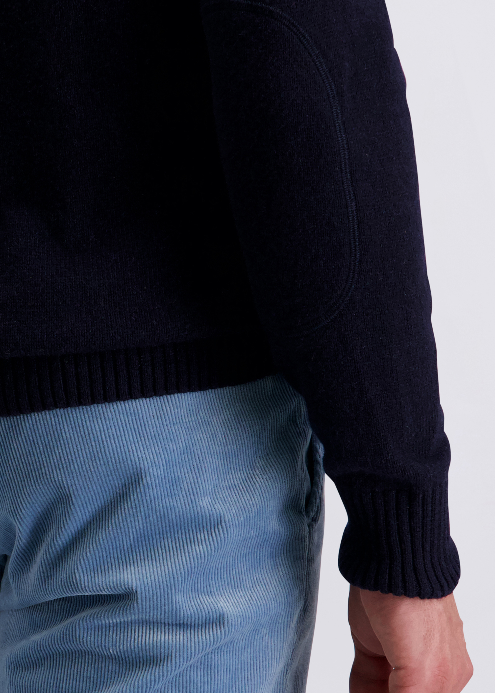 Strickpullover mit Rundhalsausschnitt, Raglanärmeln und Ärmelpatches, Salute Detailansicht 2