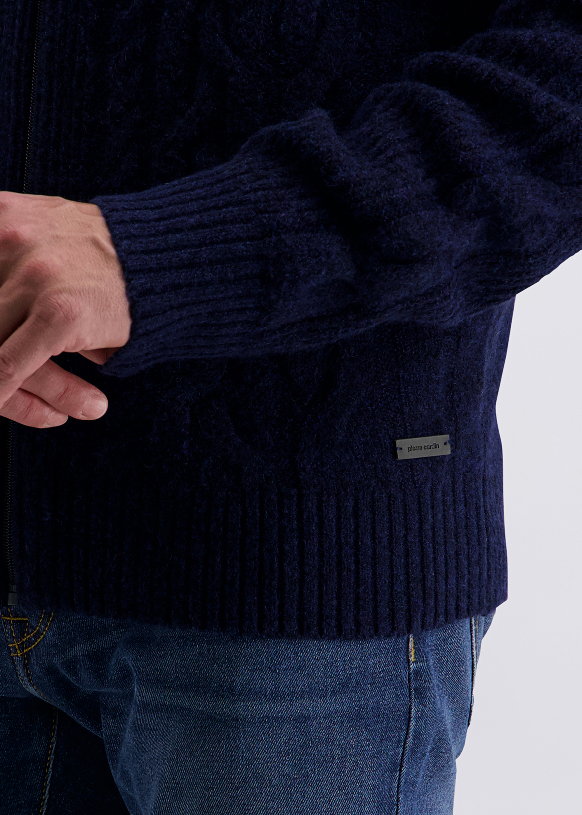 Lässige Strickjacke mit Stehkragen und Reißverschluss, Salute Detailansicht 2