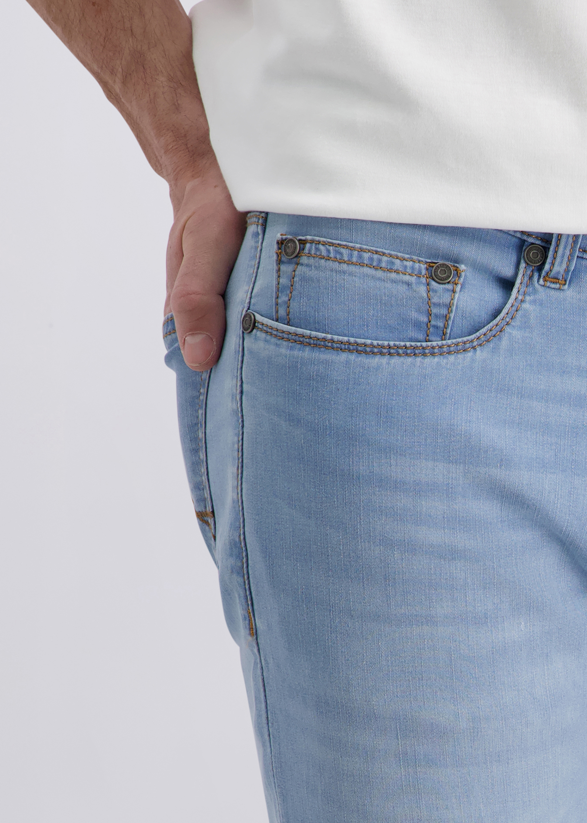Hose im Tapered Fit, sky blue used buffies Detailansicht 2