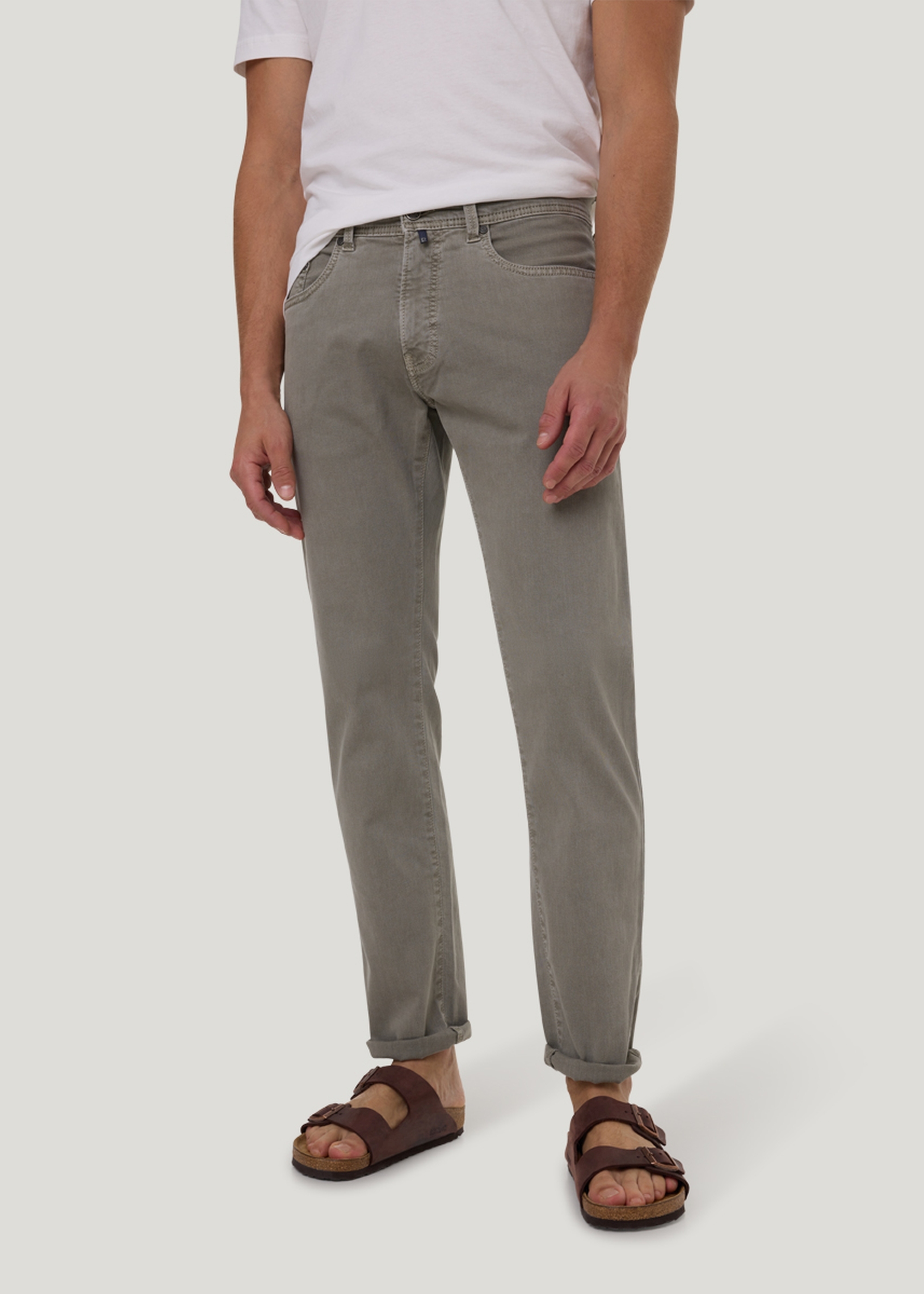 Jeans Lyon mit Dornschlaufe zum Fixieren der Gürtelschnalle, Quiet Green Frontansicht