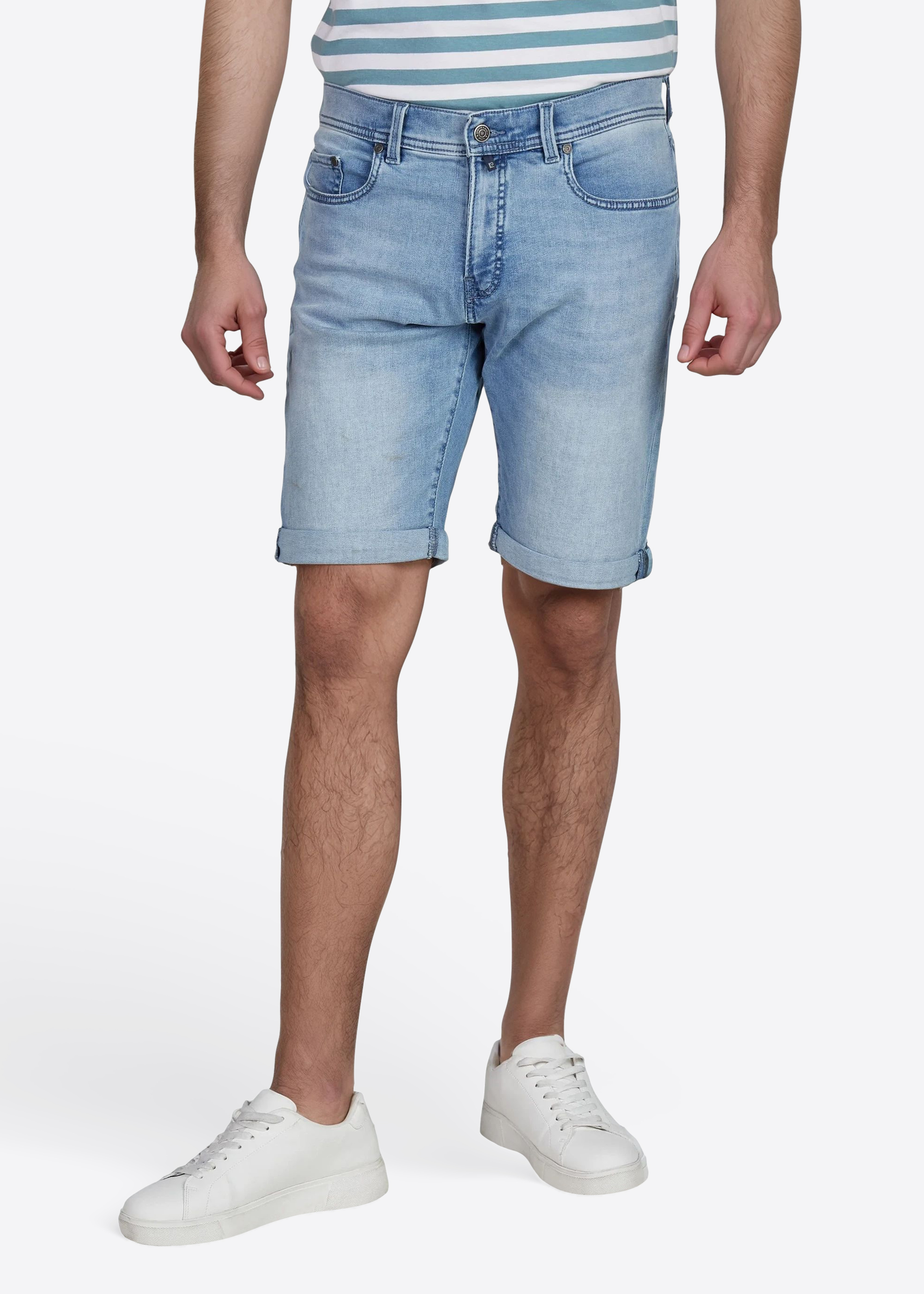 Bermuda Sisteron mit Dornschlaufe für die Gürtelschnalle, sky blue used buffies Frontansicht