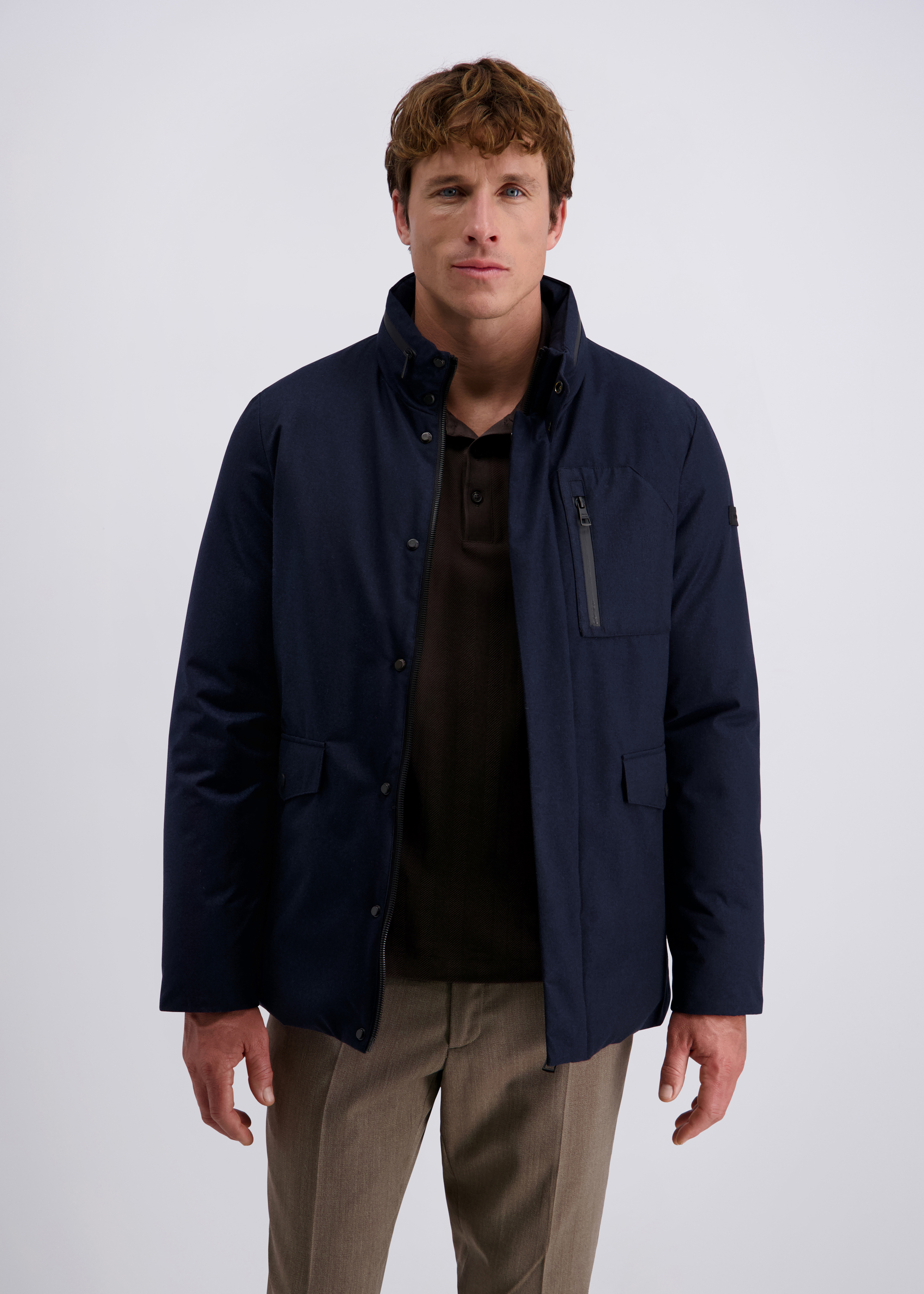 Elegante Jacke mit funktionellen Details, Salute Frontansicht