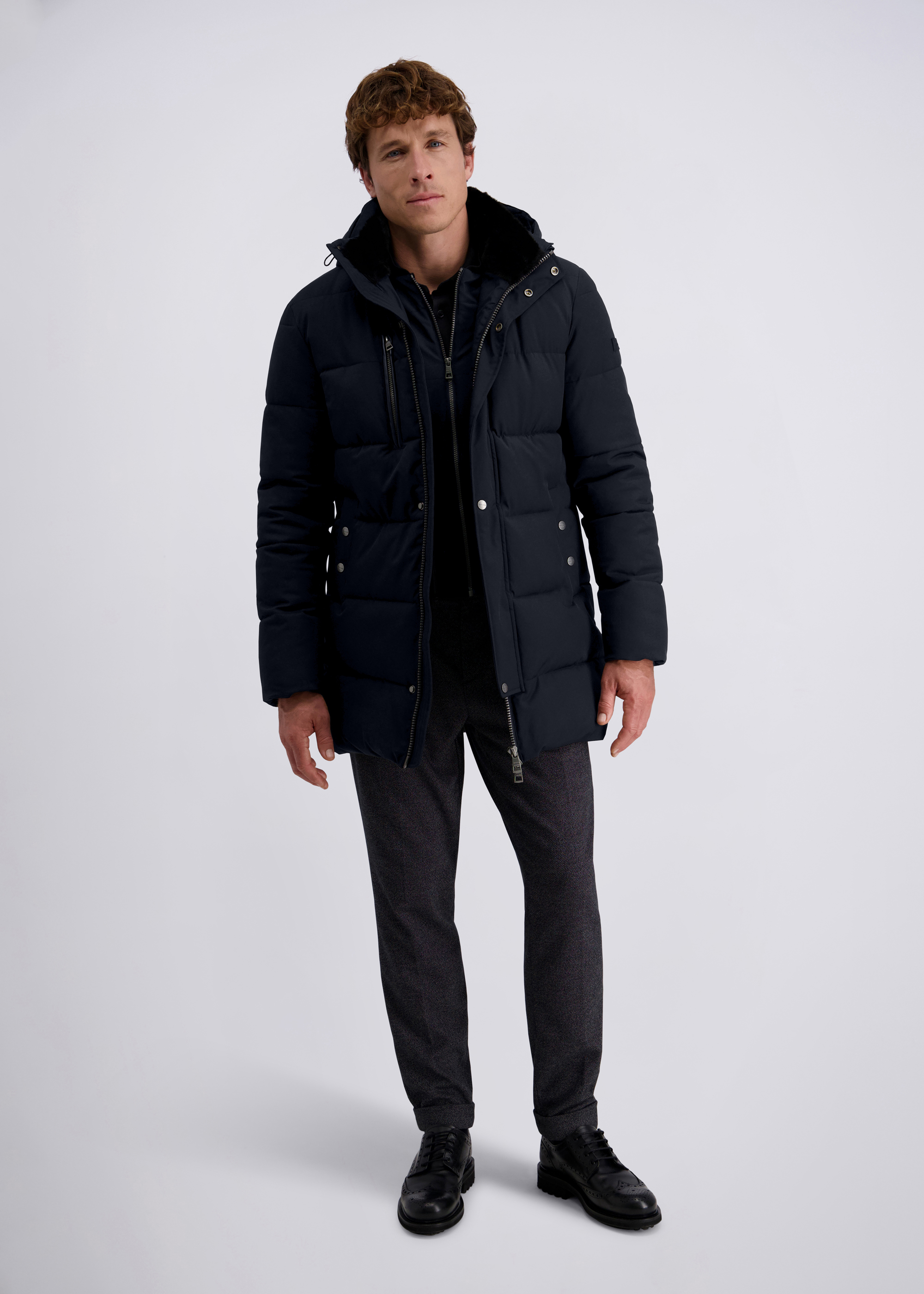 Moderne Winterjacke mit Kapuze, Salute Rückansicht