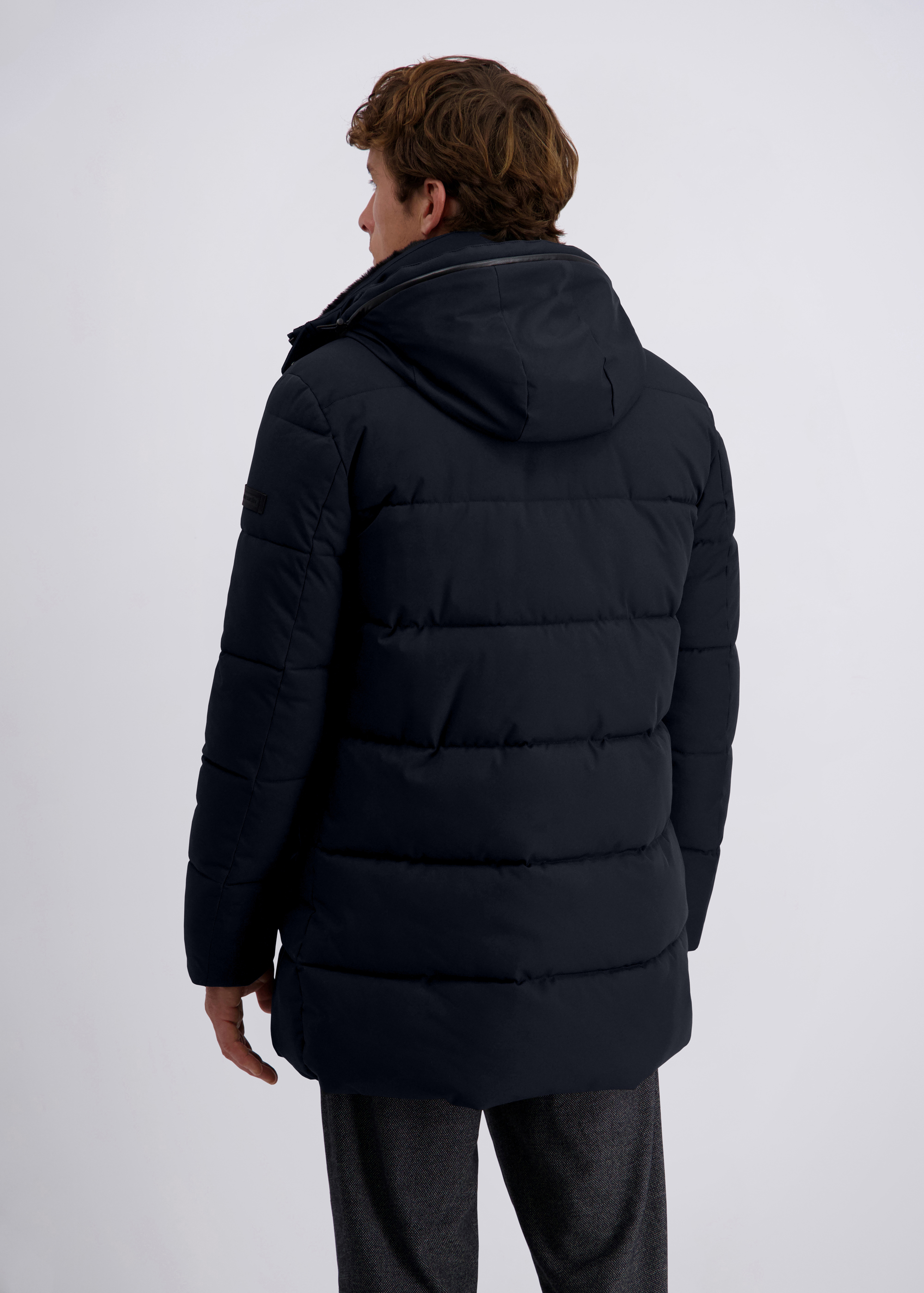 Moderne Winterjacke mit Kapuze, Salute Detailansicht 1