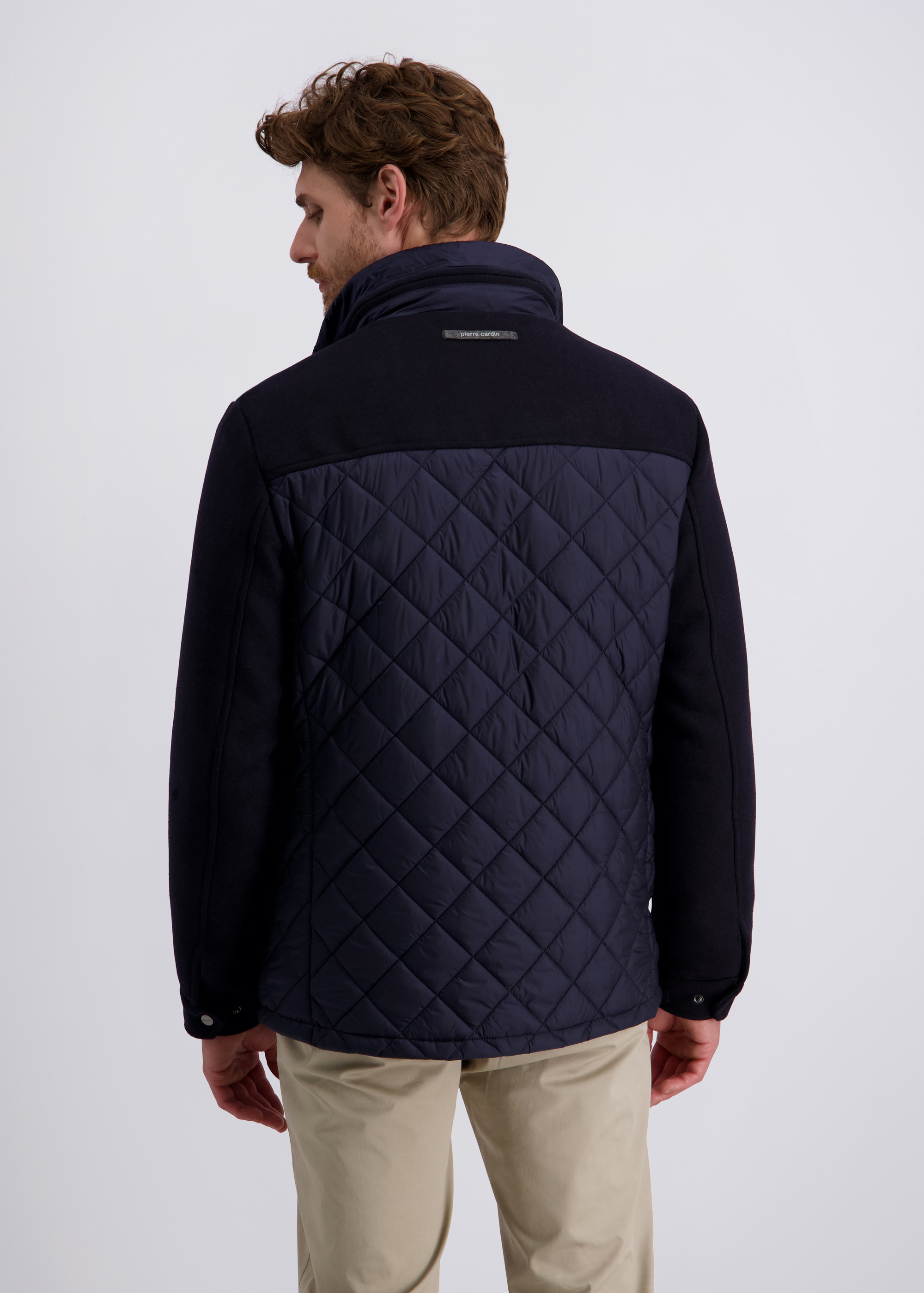 Steppjacke mit Reißverschluss und Knöpfen, Salute Detailansicht 1