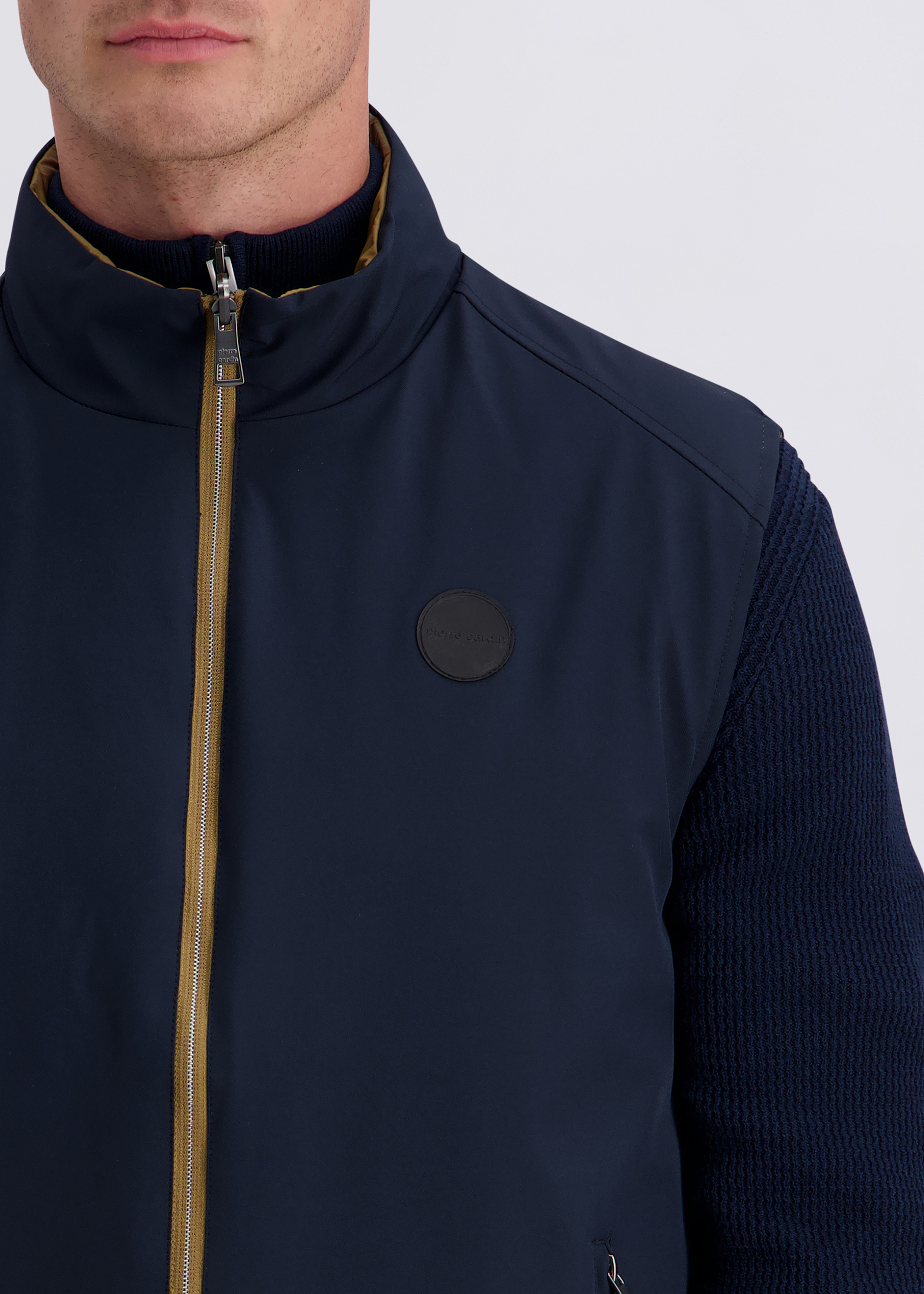 Weste im Regular Fit, Salute Detailansicht 2